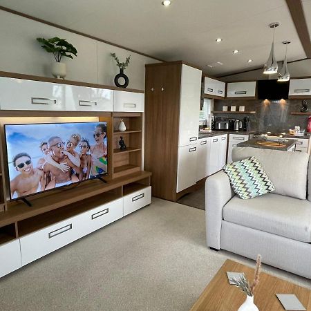 Golden Anchor - The Milano - Coastal Caravan Breaks Чапел-Сент-Леонардс Екстер'єр фото