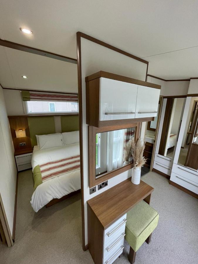 Golden Anchor - The Milano - Coastal Caravan Breaks Чапел-Сент-Леонардс Екстер'єр фото