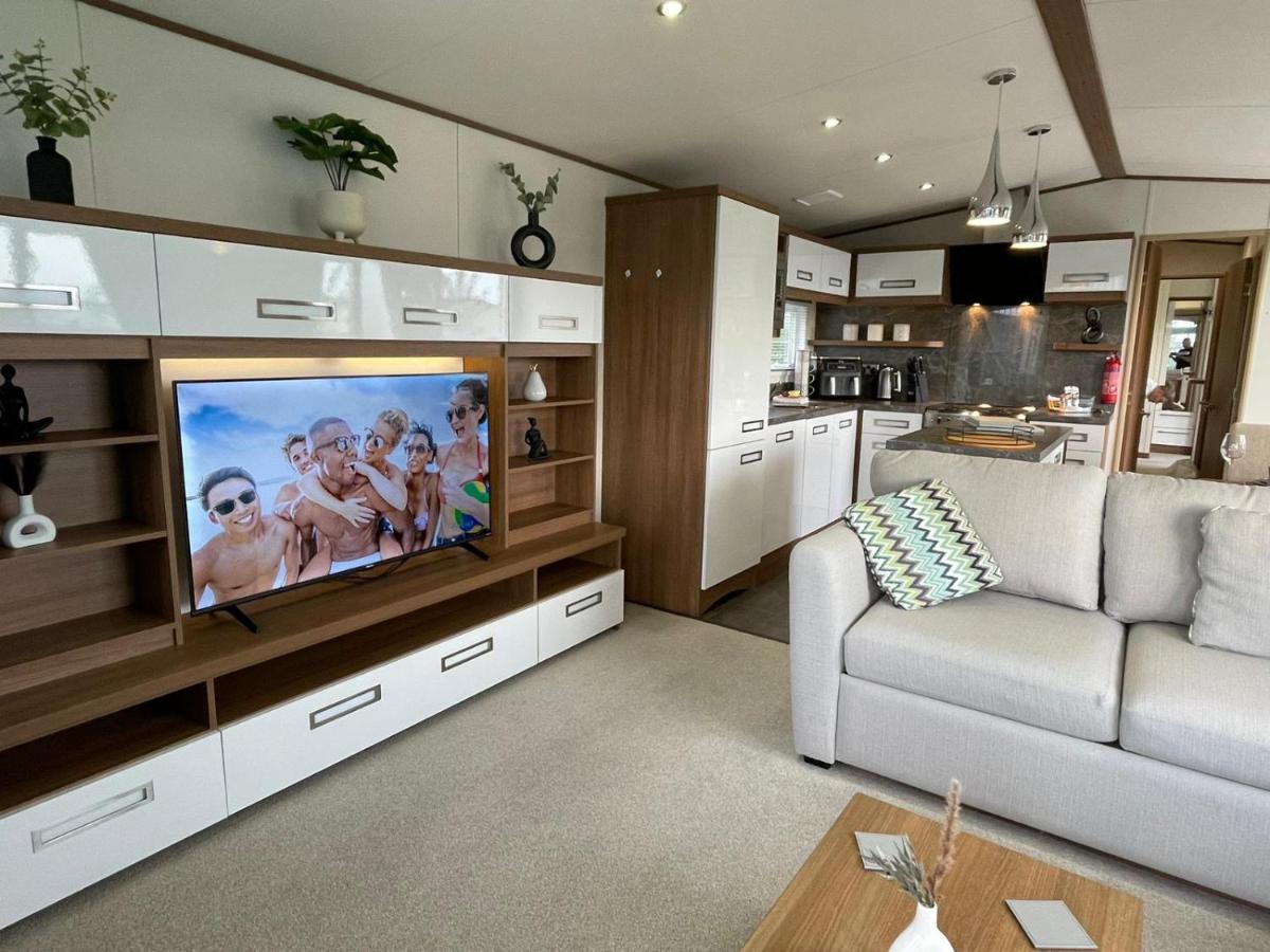 Golden Anchor - The Milano - Coastal Caravan Breaks Чапел-Сент-Леонардс Екстер'єр фото