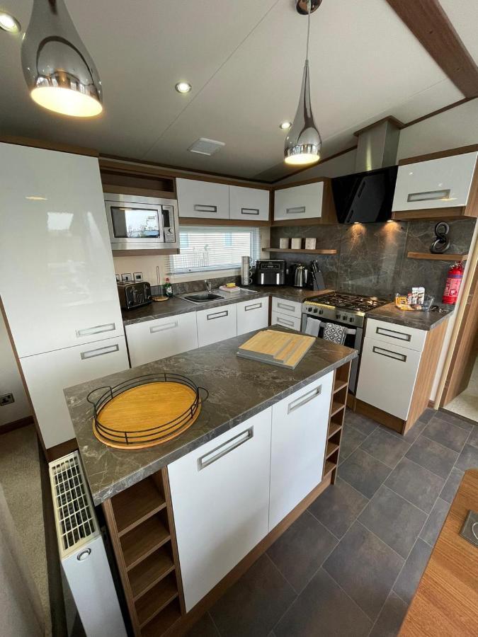 Golden Anchor - The Milano - Coastal Caravan Breaks Чапел-Сент-Леонардс Екстер'єр фото