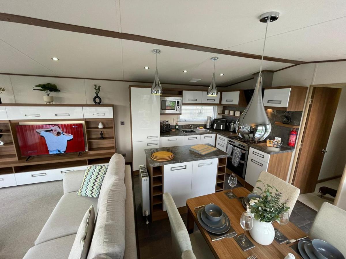 Golden Anchor - The Milano - Coastal Caravan Breaks Чапел-Сент-Леонардс Екстер'єр фото