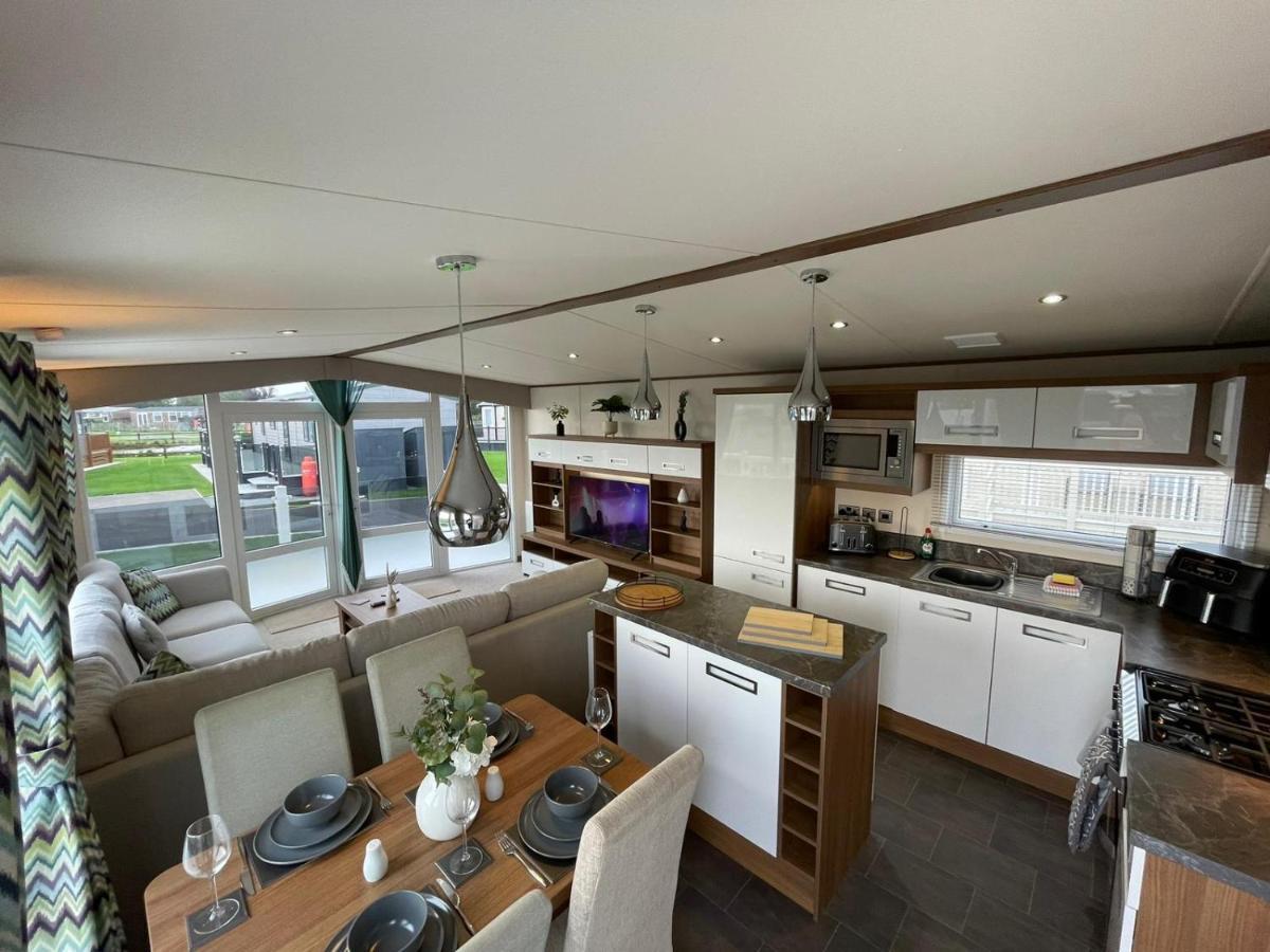 Golden Anchor - The Milano - Coastal Caravan Breaks Чапел-Сент-Леонардс Екстер'єр фото